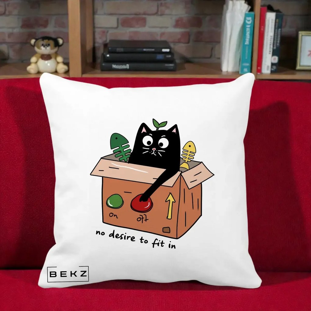 Perna Decorativa Pisica in Cutie No Desire to Fit In, 40x40 cm, Alba Mata, Husa Detasabila, Perna Inclusa, BEKZ®