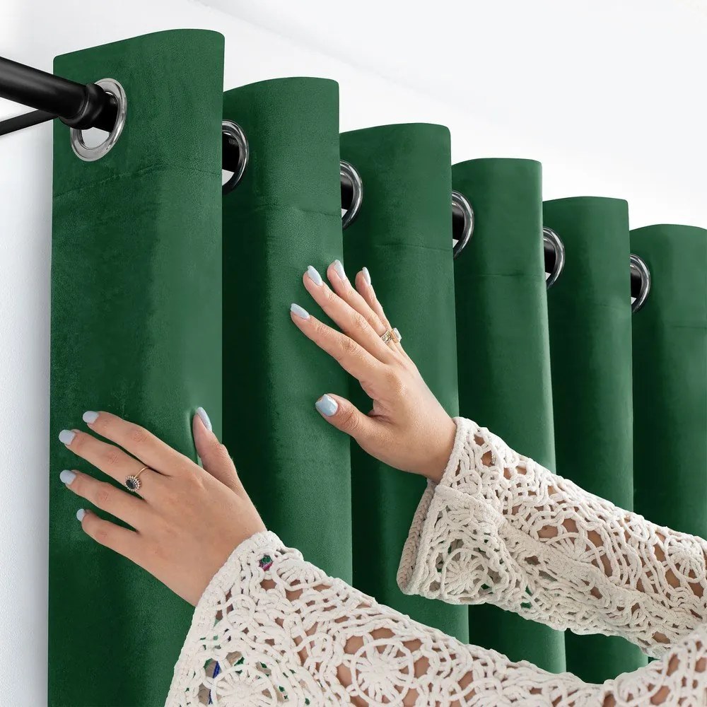Draperie verde dimout (semi-opacă) din catifea 140x270 cm Velto – Filumi
