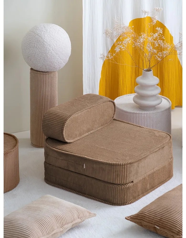 Fotoliu de copii maro cu tapițerie din catifea reiată Flip – Wigiwama