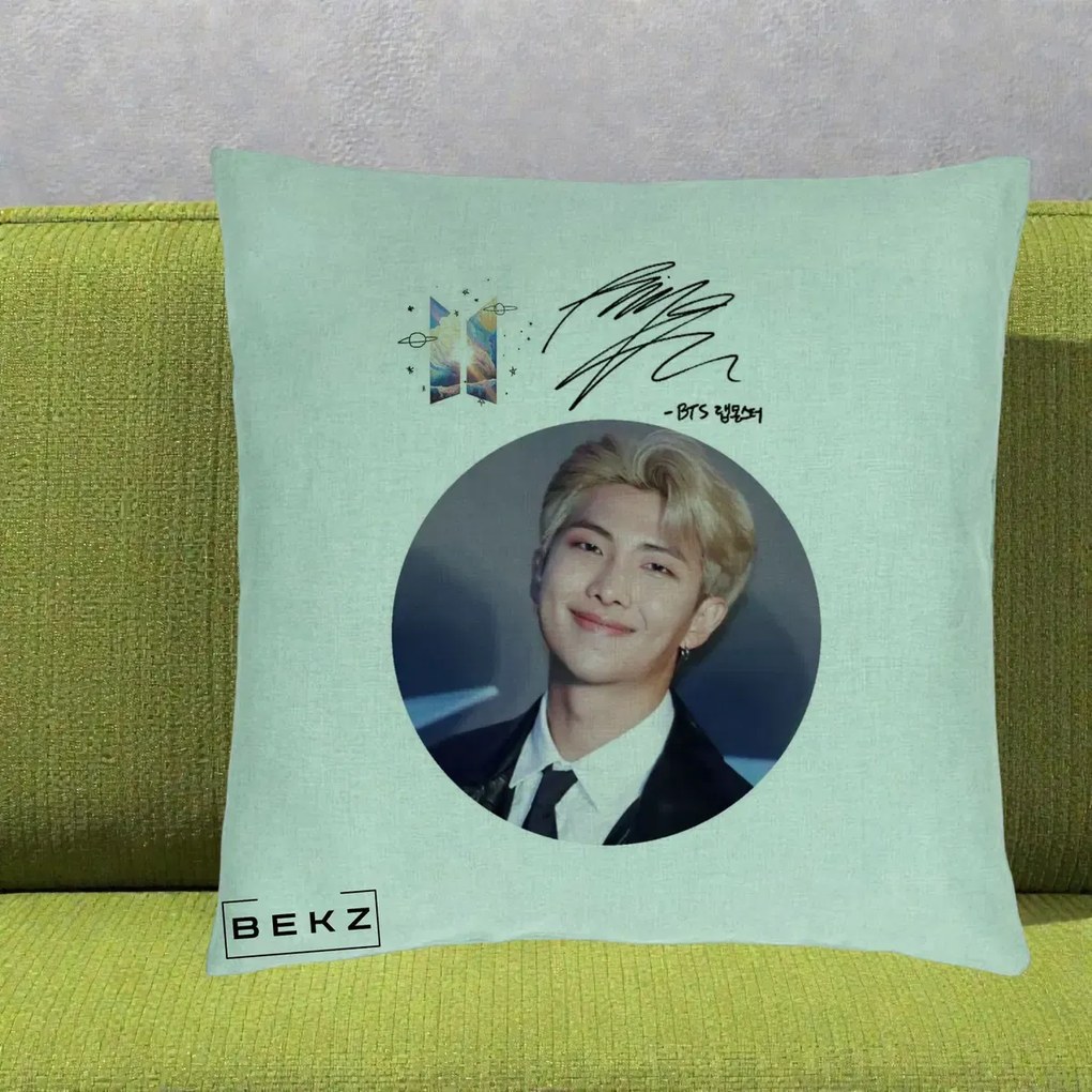Perna Personalizata K-pop BTS RM Namjoon Portret Cerc cu Autograf, 40x40 cm, Verde Menta, Husa Detasabila, Perna Inclusa, BEKZ®