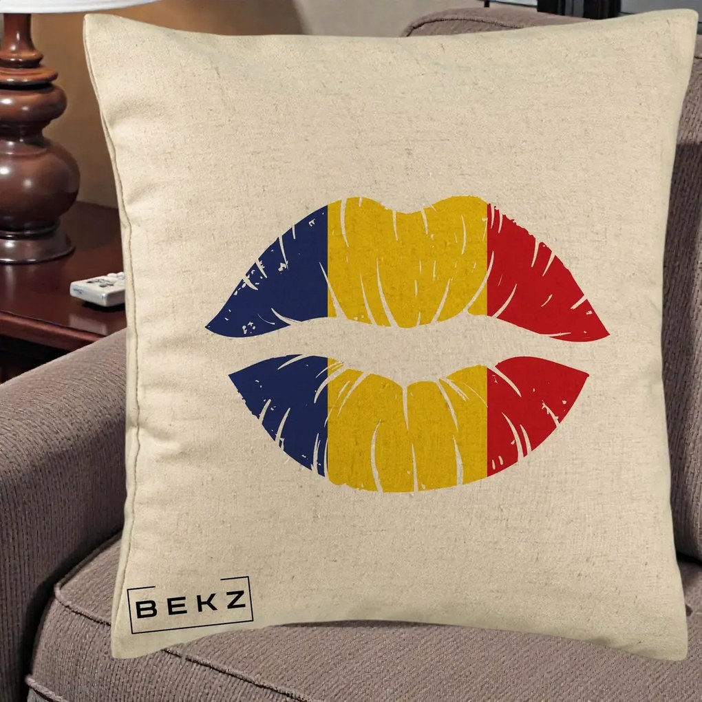 Perna Personalizata Buze Tricolor Romania, 40x40 cm, Bej, Husa Detasabila, Perna Inclusa, BEKZ®