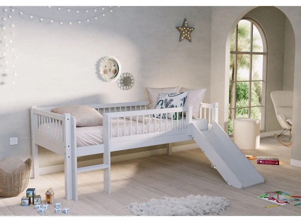 Pat pentru copii alb, înalt, din lemn de stejar, cu tobogan, cu somieră 90x200 cm Forrest – Vipack