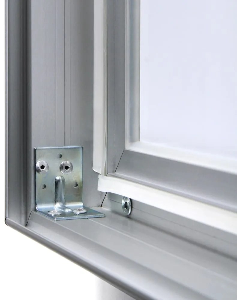 Vitrina de exterioare cu incuietoare pentru informatii 6 x A4 - spate din tabla, tip L, aluminiu