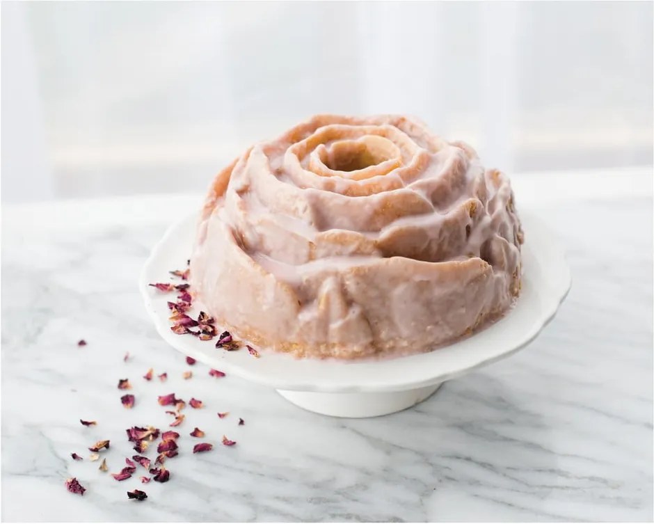 Formă pentru copt Nordic Ware Rose, 2,4 l, arămiu