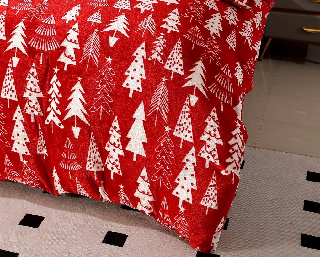 Set lenjerie cocolino CHRISTMAS TREES rosu + cearsaf Cocolino microplus cu elastic SOFT 180x200 cm alb, pat dublu
