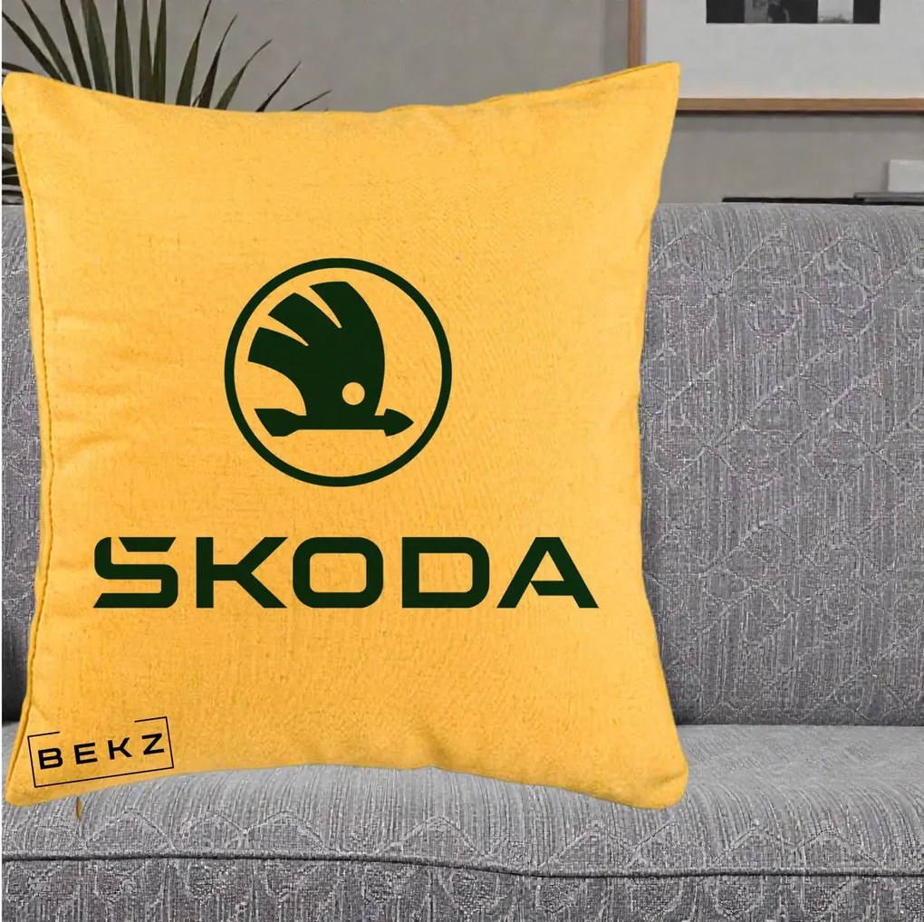 Perna Personalizata cu emblema Skoda, 40x40 cm, Galben, Husa Detasabila, Perna Inclusa, BEKZ®