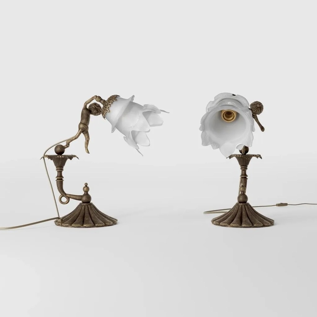 Veioza din alama cu abajur din sticla Putti