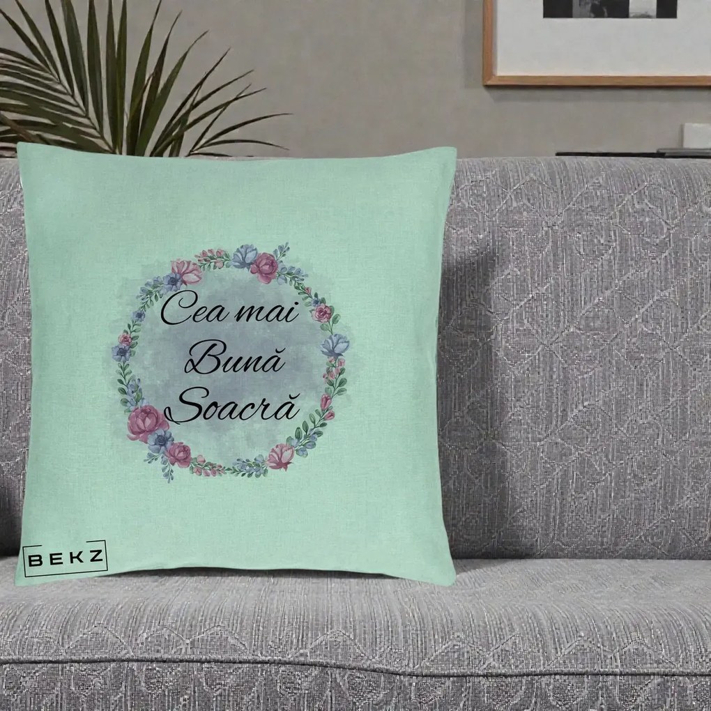 Cadou pentru Soacra - Perna Personalizata Cea mai Buna Soacra cu Coronita Flori Roz si Mov, 40x40 cm, Verde Menta, Husa Detasabila, Perna Inclusa, BEKZ®