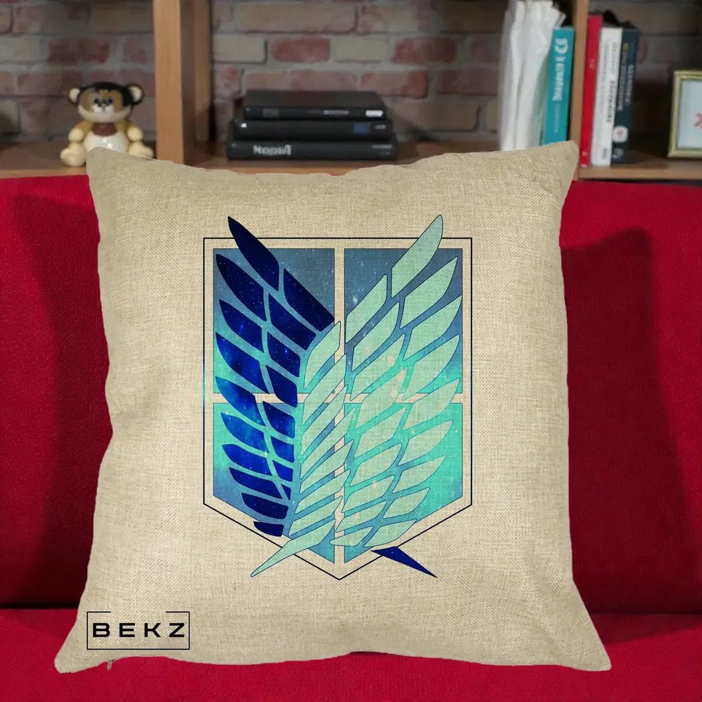 Perna Personalizata Attack on Titan Wings of Freedom, 40x40 cm, Crem, Husa Detasabila, Perna Inclusa, BEKZ®