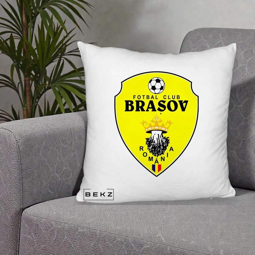 Perna Personalizata FC Brasov Fotbal Romania, 40x40 cm, Alb Pufos, Husa Detasabila, Perna Inclusa, BEKZ®