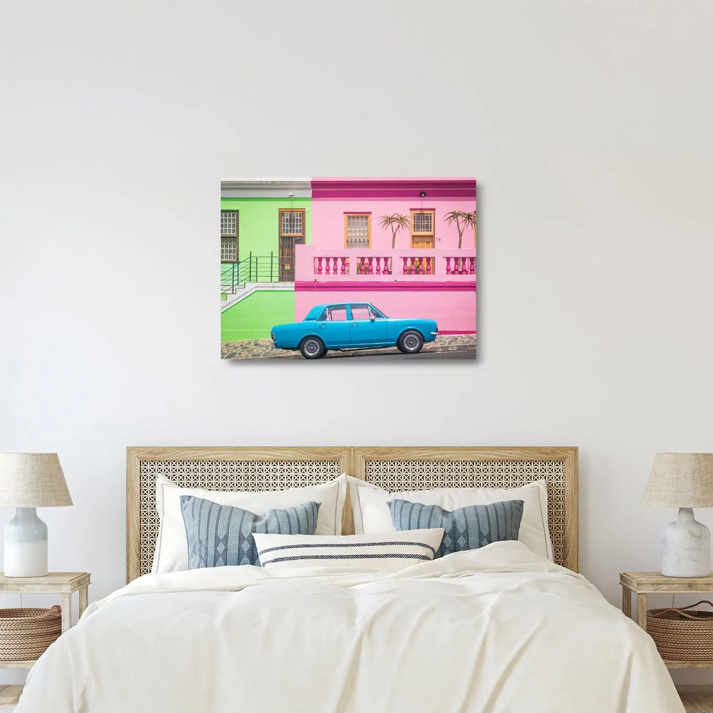 Tablou pe sticlă cu mașina - casele colorate (70x50 cm)