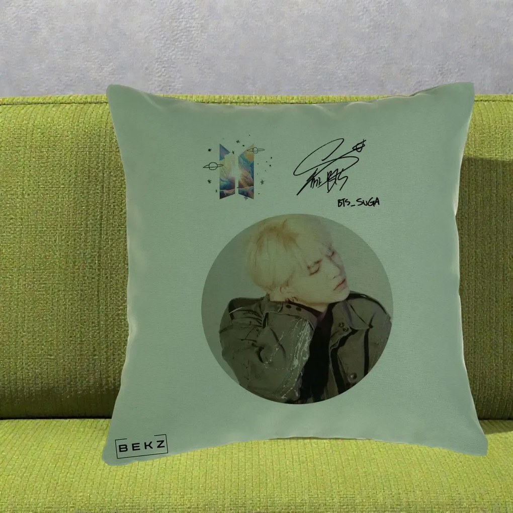 Perna Personalizata K-pop BTS Suga Portret cu Autograf, 40x40 cm, Verde, Husa Detasabila, Perna Inclusa, BEKZ®