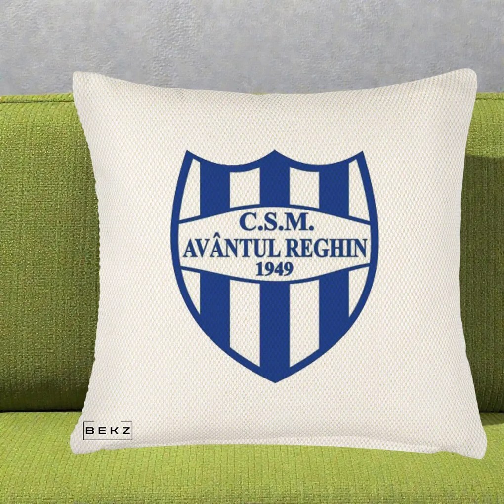 Perna Personalizata CSM Avantul Reghin 1949, 40x40 cm, Crem Reliefat, Husa Detasabila, Perna Inclusa, BEKZ®