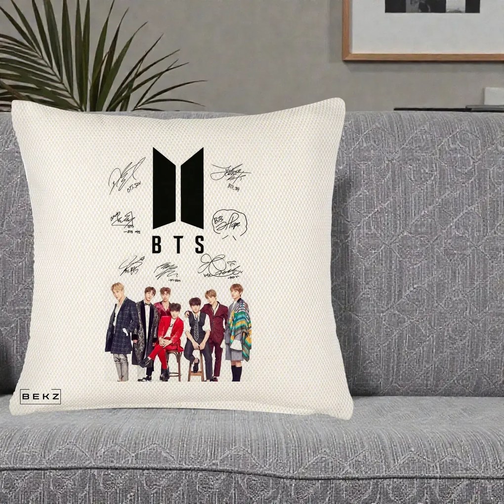 Perna Personalizata K-pop BTS Semnaturi Foto, 40x40 cm, Crem Reliefat, Husa Detasabila, Perna Inclusa, BEKZ®