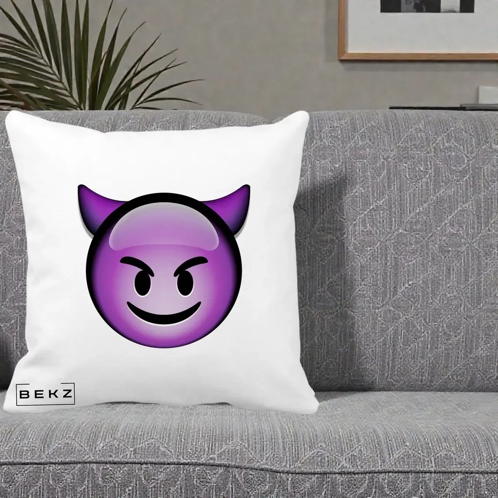 Perna Decorativa Emoji Diavol Mov, 40x40 cm, Alba Mata, Husa Detasabila, Perna Inclusa, BEKZ®