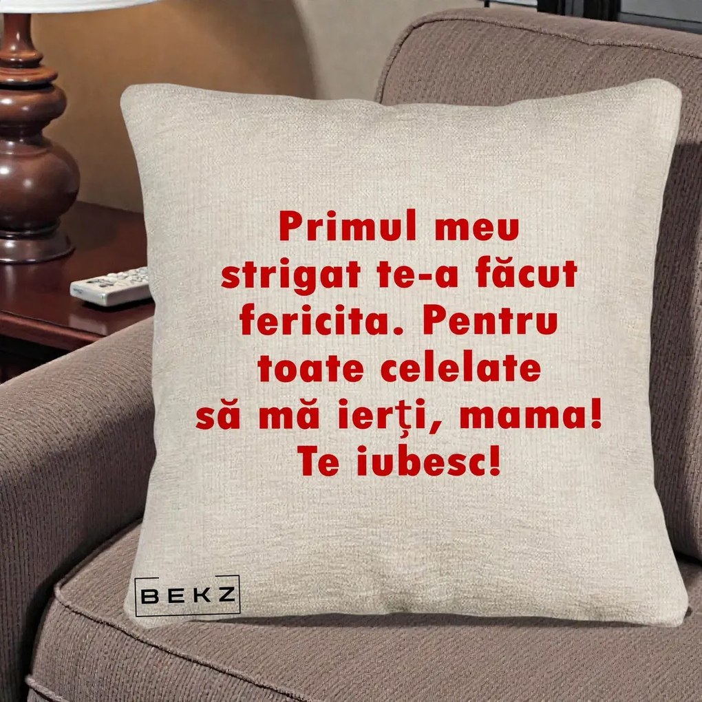 Cadou pentru Mama - Perna Personalizata Primul Strigat Mama, 40x40 cm, Bej Canapea, Husa Detasabila, Perna Inclusa, BEKZ®