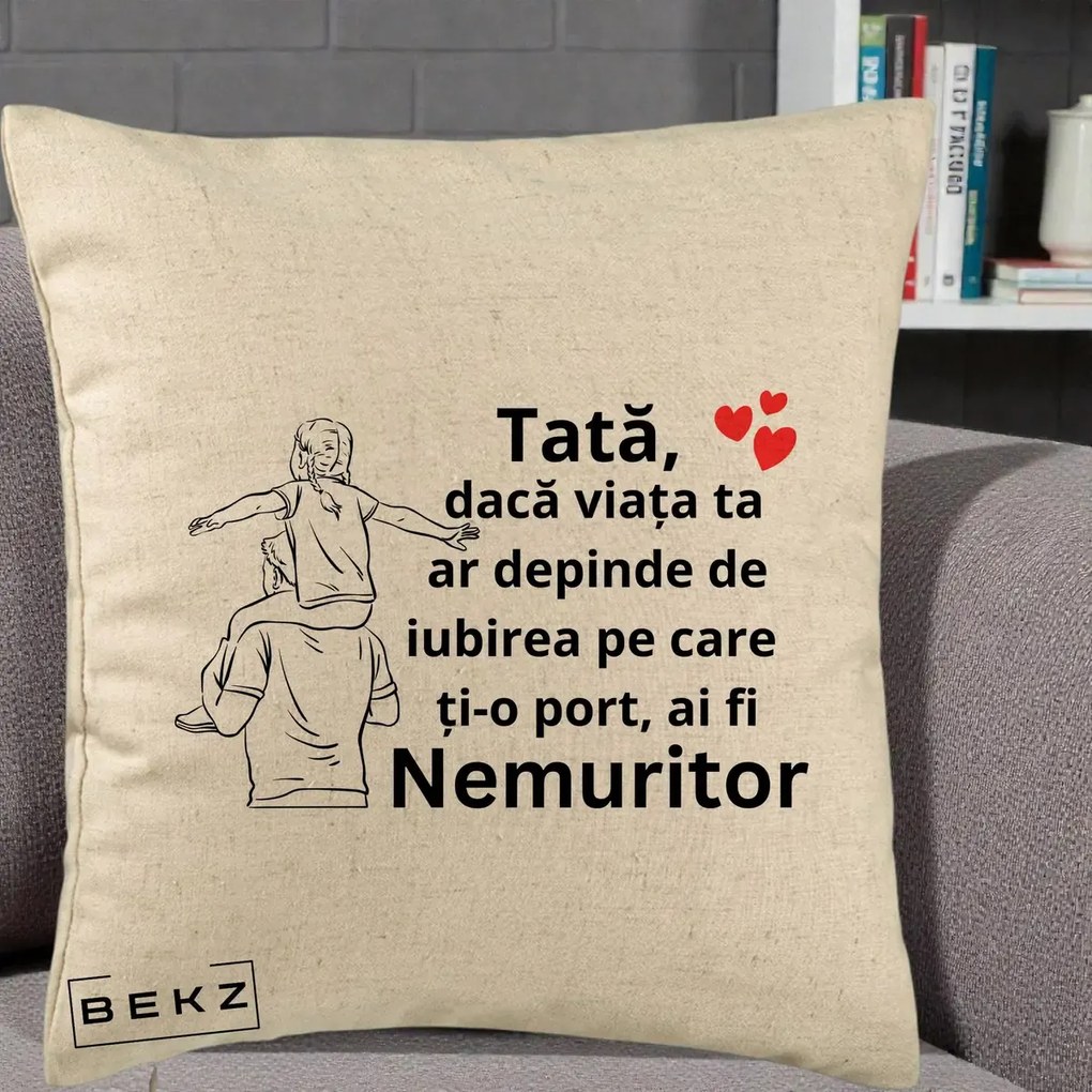 Cadou pentru Tata - Perna Personalizata Tata Supererou Nemuritor, 40x40 cm, Bej, Husa Detasabila, Perna Inclusa, BEKZ®