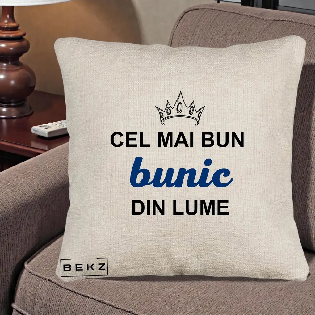 Cadou pentru Bunic - Perna Personalizata Cel Mai Bun Bunic Din Lume Coroana Albastra, 40x40 cm, Bej Canapea, Husa Detasabila, Perna Inclusa, BEKZ®