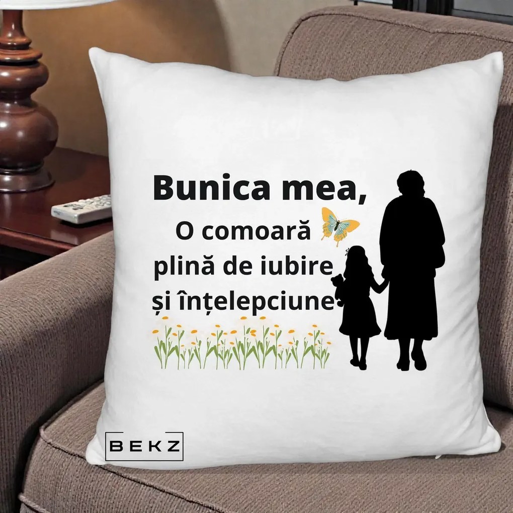 Cadou pentru Bunica - Perna Personalizata Bunica Mea Comoara Iubire Intelepciune Varianta Extinsa, 40x40 cm, Alb Pufos, Husa Detasabila, Perna Inclusa, BEKZ®