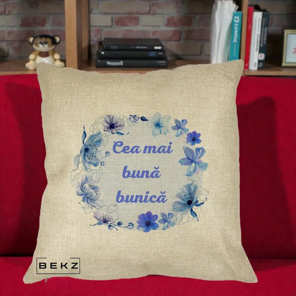 Cadou pentru Bunica - Perna Personalizata Cea Mai Buna Bunica Coronita Flori Albastre Acuarela, 40x40 cm, Crem, Husa Detasabila, Perna Inclusa, BEKZ®