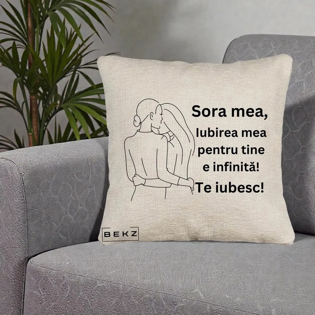 Cadou pentru Sora - Perna Personalizata Sora Mea Te Iubesc Imbratisare din Spate Line Art, 40x40 cm, Bej Canapea, Husa Detasabila, Perna Inclusa, BEKZ®