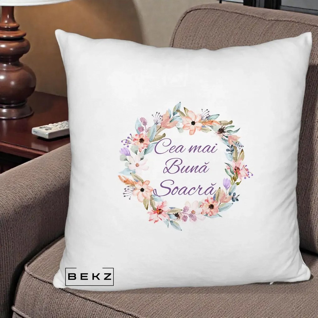 Cadou pentru Soacra - Perna Personalizata Cea mai Buna Soacra cu Coronita Flori Boho Pastel, 40x40 cm, Alb Pufos, Husa Detasabila, Perna Inclusa, BEKZ®