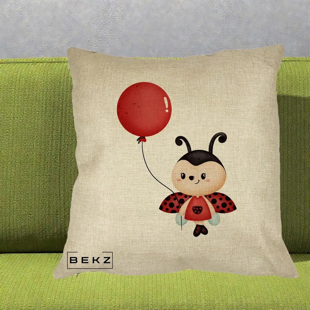 Perna Decorativa Buburuza cu Balon Rosu, 40x40 cm, Crem, Husa Detasabila, Perna Inclusa, BEKZ®