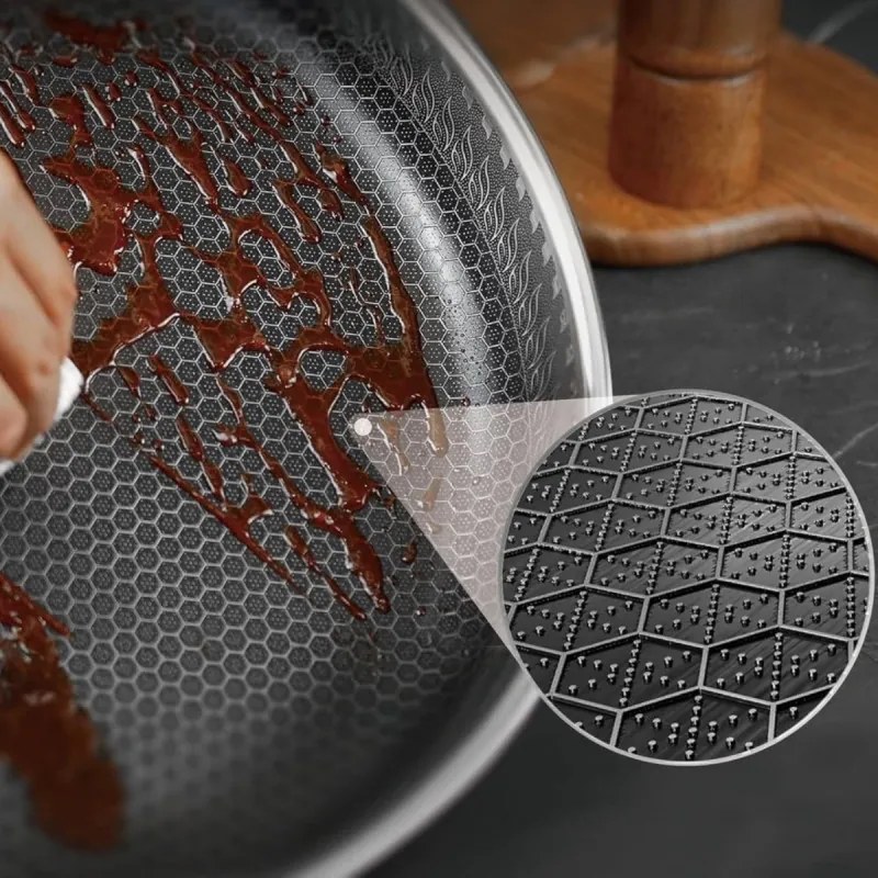 Tigaie wok cu capac Swiss Haus SteelCRAFT SH-ZGW30, 30 cm, 4,8 l, Interior cu relief pentru prajire, Acoperire ceramica Sapphire, Cuptor pana la 260°C, Pentru toate plitele inclusiv inductie, Argintiu