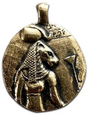 Pandantiv cu lantisor auriu Amuletele Egiptului antic - Zeita Sekhmet, 2.5cm