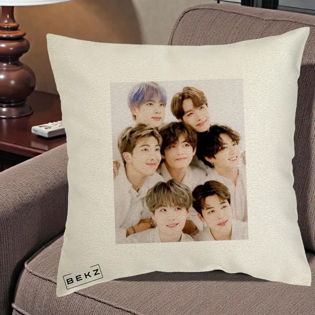 Perna Personalizata K-pop BTS Foto Grup Fete Albe, 40x40 cm, Ecru, Husa Detasabila, Perna Inclusa, BEKZ®