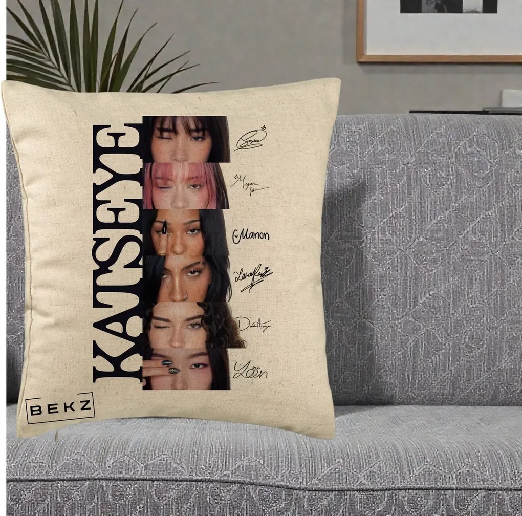 Perna Personalizata K-pop KATSEYE Semnaturi Membre Foto, 40x40 cm, Bej, Husa Detasabila, Perna Inclusa, BEKZ®