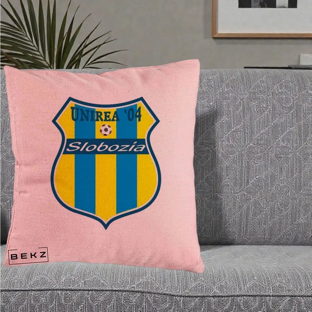Perna Personalizata Unirea '04 Slobozia Fotbal, 40x40 cm, Roz, Husa Detasabila, Perna Inclusa, BEKZ®