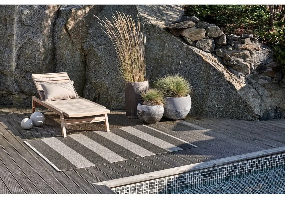 Covor tip traversă pentru interior și exterior gri antracit/crem 70x150 cm Bob Charcoal Linen – Pappelina