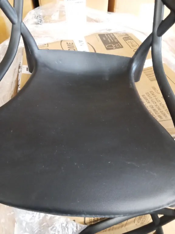 Reducere Scaun din plastic negru KATO Calitatea a II-a