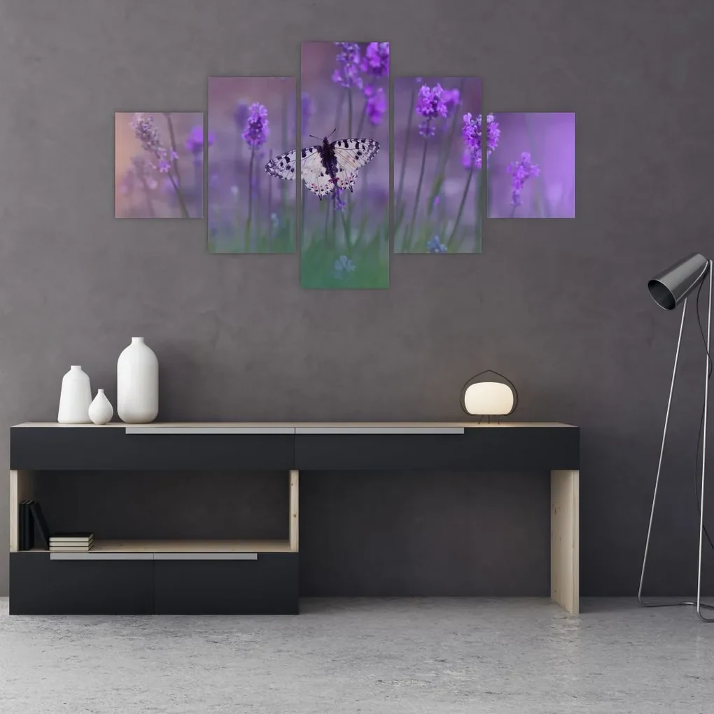 Tablou - fluture în lavandă (125x70 cm), în 40 de alte dimensiuni noi