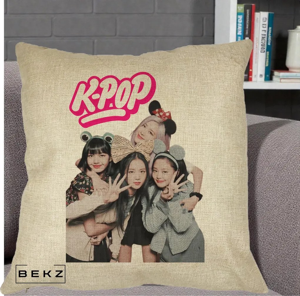 Perna Personalizata BLACKPINK K-Pop Grup Pozitii Amuzante, 40x40 cm, Crem, Husa Detasabila, Perna Inclusa, BEKZ®