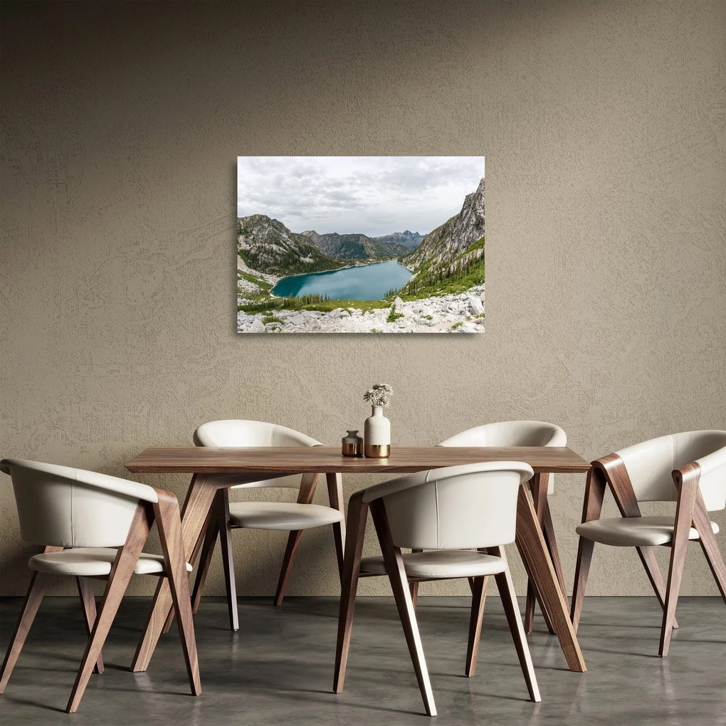 Tablou pe sticlă cu lac în munți (70x50 cm)