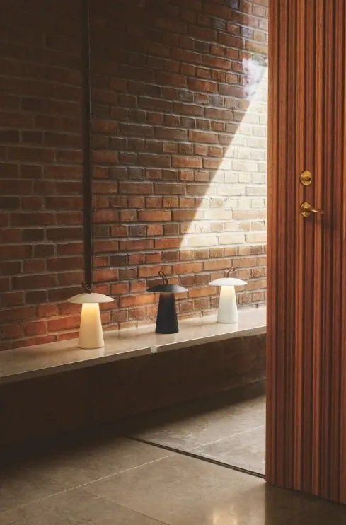 Veioza LED portabila de exterior design nordic IP54 Ara To-Go sanded