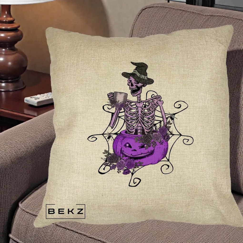 Perna Decorativa Schelet Vrajitor cu Dovleac Violet Halloween, 40x40 cm, Crem, Husa Detasabila, Perna Inclusa, BEKZ®