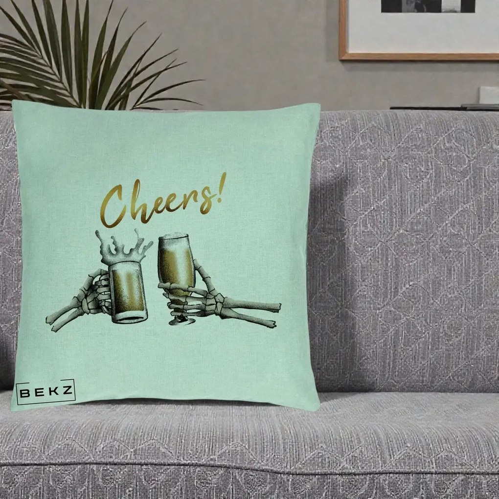 Perna Decorativa Halloween Cheers Schelete cu Bere, 40x40 cm, Verde Menta, Husa Detasabila, Perna Inclusa, BEKZ®