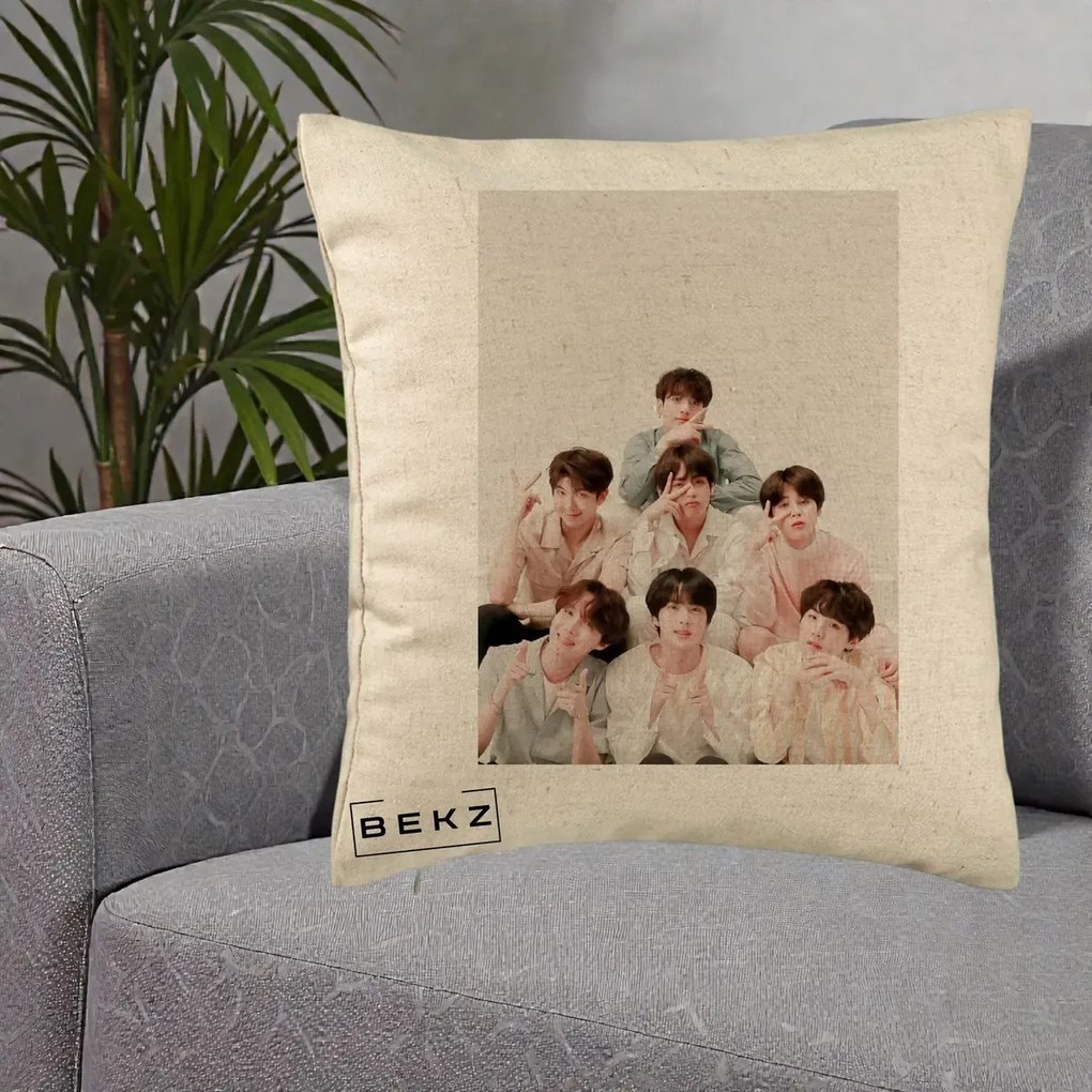Perna Personalizata K-pop BTS Foto Grup Pastel, 40x40 cm, Bej, Husa Detasabila, Perna Inclusa, BEKZ®