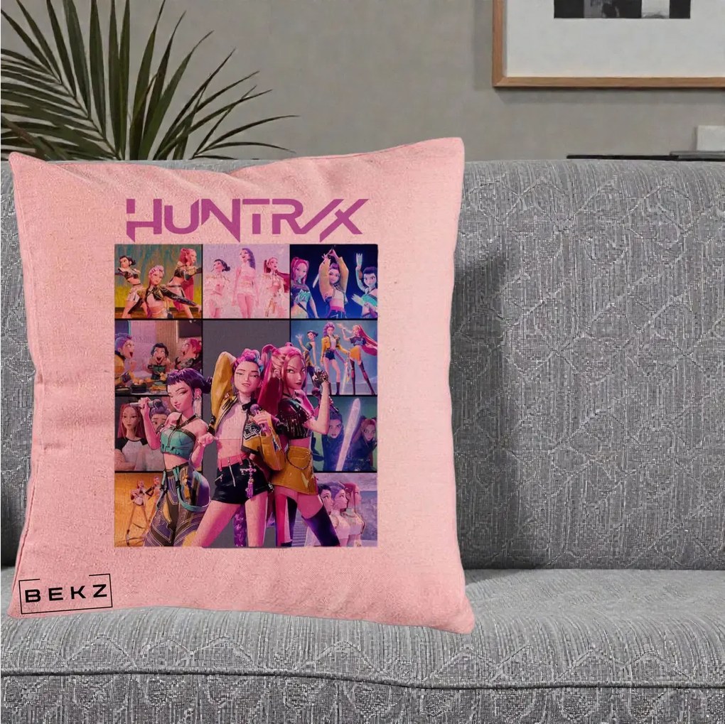Perna Personalizata K-pop HUNTRX Colaj Animat Foto Grup, 40x40 cm, Roz, Husa Detasabila, Perna Inclusa, BEKZ®