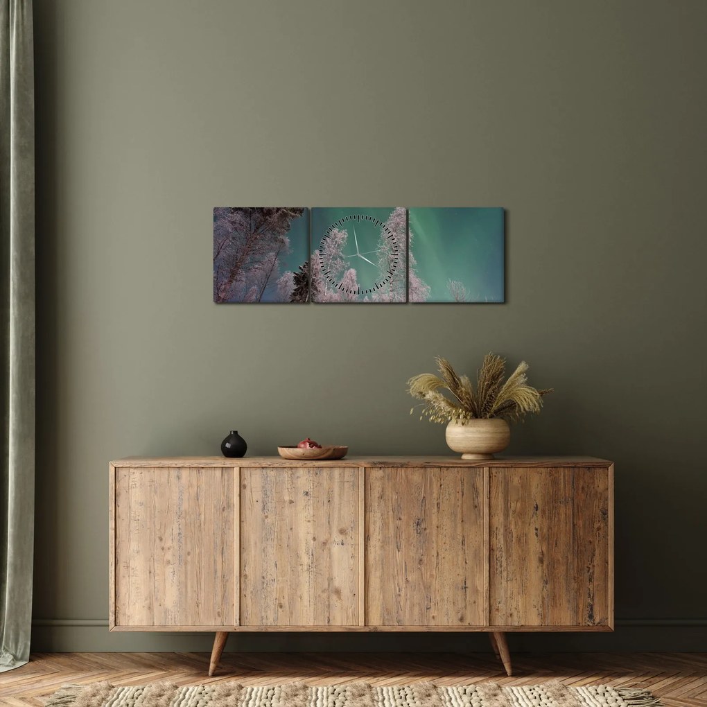 Tablou cu aurora borealis deasupra pomilor înghețați (cu ceas) (90x30 cm)