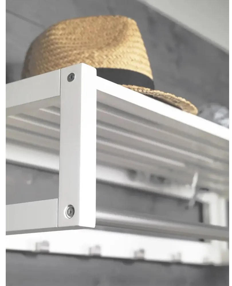 Cuier de perete alb cu raft din lemn de mesteacăn Confetti – Rowico