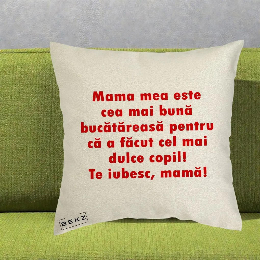 Cadou pentru Mama - Perna Personalizata Mama cea Mai Buna Bucatareasa, 40x40 cm, Ecru, Husa Detasabila, Perna Inclusa, BEKZ®