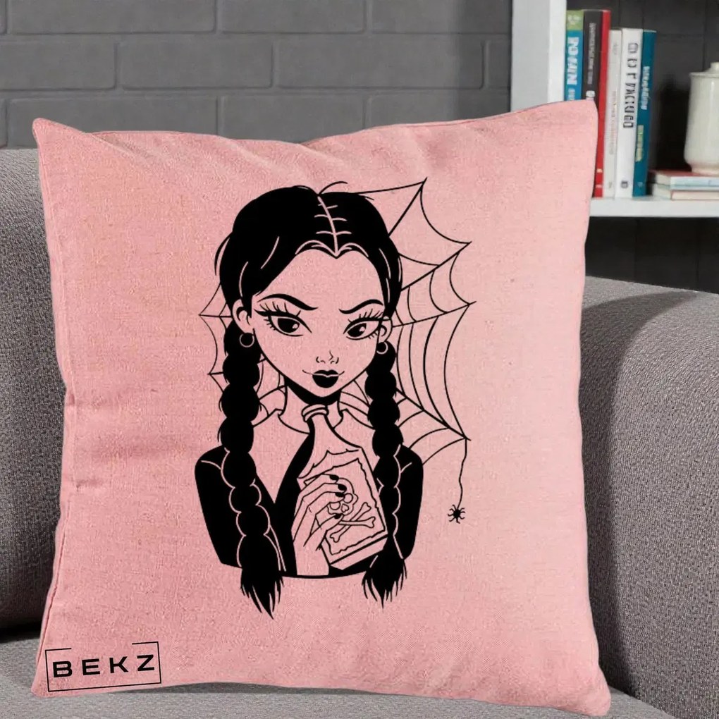 Perna Personalizata Wednesday cu Panza de Paianjen, 40x40 cm, Roz, Husa Detasabila, Perna Inclusa, BEKZ®