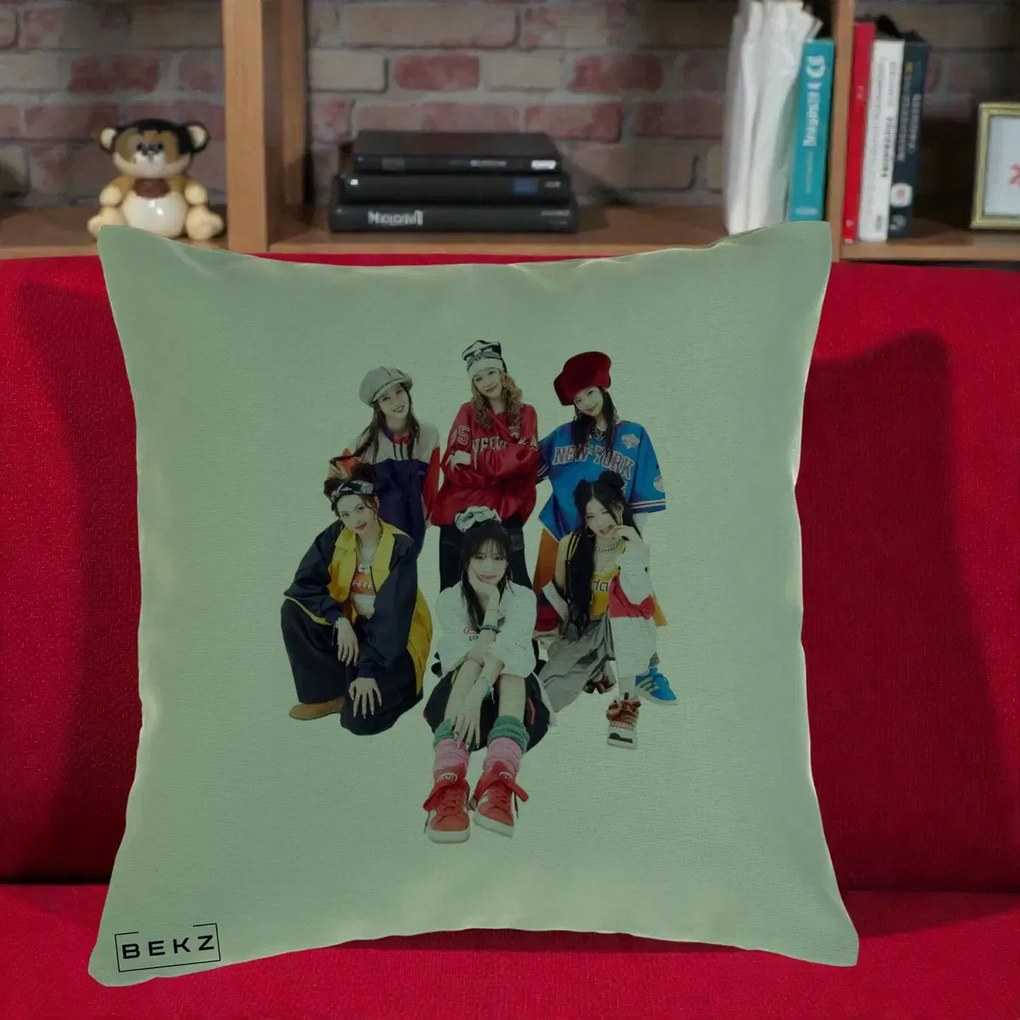 Perna Personalizata Grup K-pop Fete Streetwear Foto, 40x40 cm, Verde, Husa Detasabila, Perna Inclusa, BEKZ®