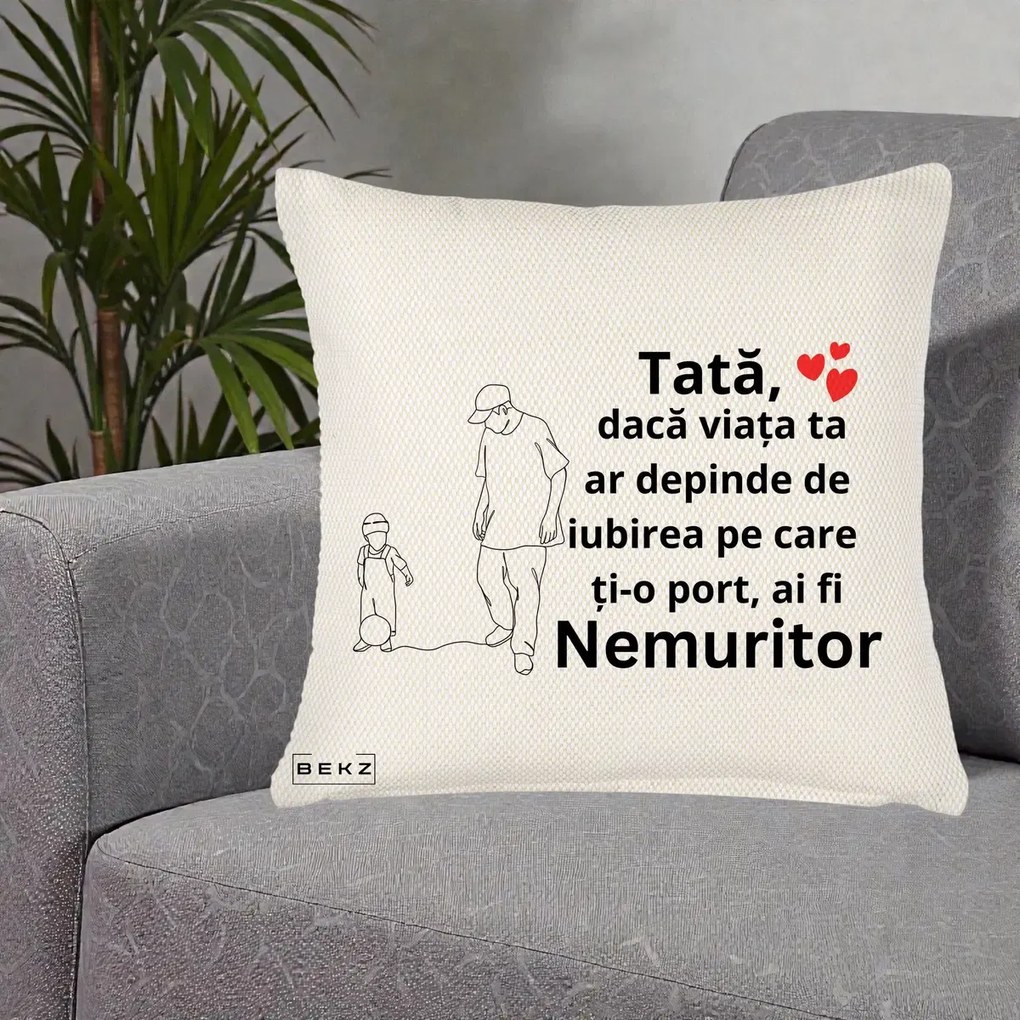 Cadou pentru Tata - Perna Personalizata Tata Nemuritor Joaca cu Mingea, 40x40 cm, Crem Reliefat, Husa Detasabila, Perna Inclusa, BEKZ®