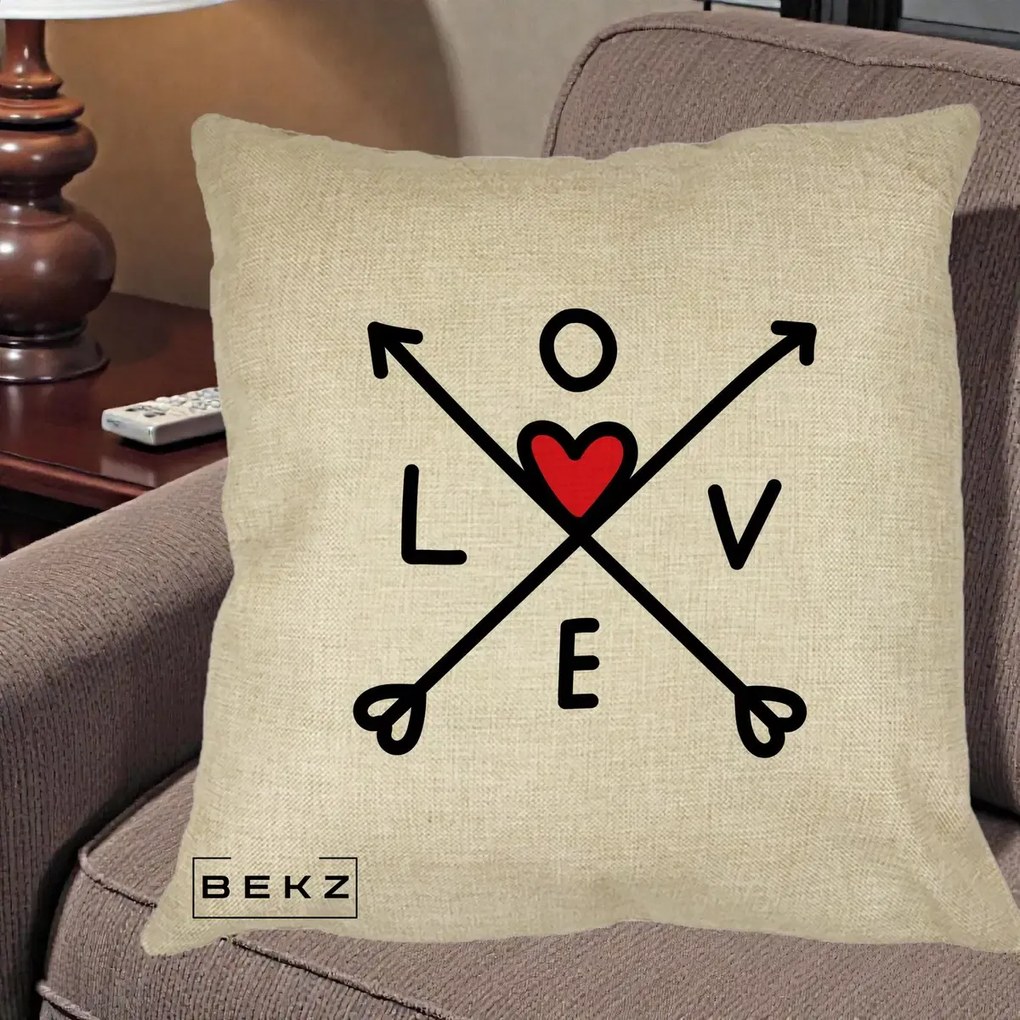 Perna Decorativa Love cu Sageti Incrucisate si Inima Rosie, 40x40 cm, Crem, Husa Detasabila, Perna Inclusa, BEKZ®
