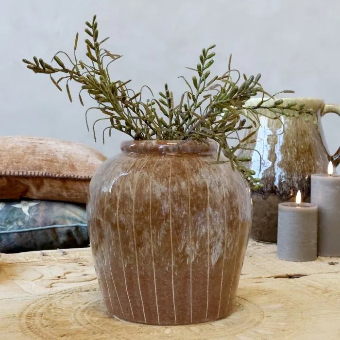 Vază decorativă din ceramică artizanală glazurată maro antichizat, lucrată manual, cu dungi fine, 23x23 cm, „Muscade"